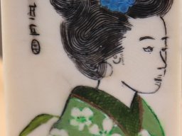 Geisha sur plaquette d'ivoire